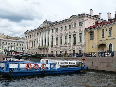 サンクトペテルブルク 宮殿.jpg
