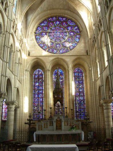 Inside the Laon's cathedral, Aisne, France.JPG